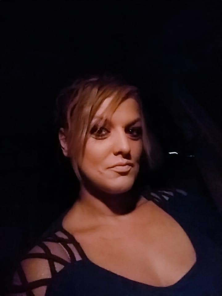 22P Nice blonde mom
