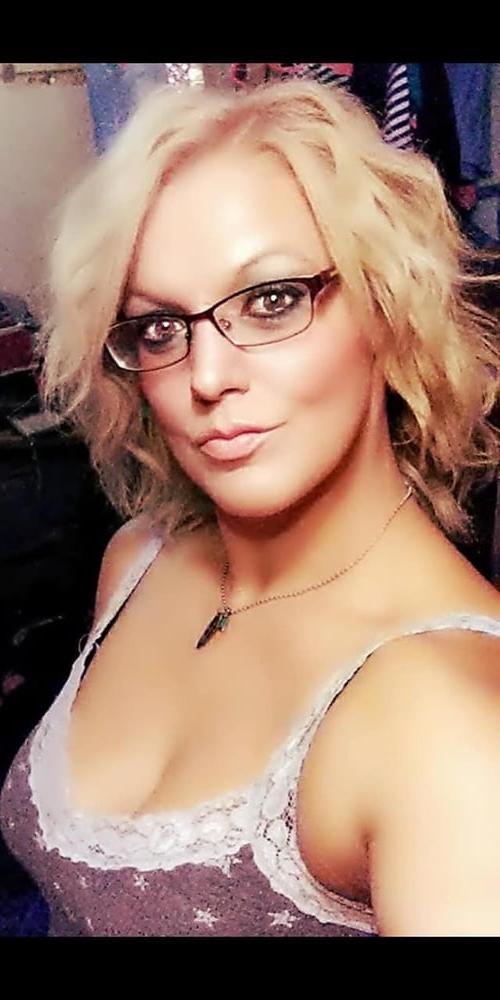 22P Nice blonde mom