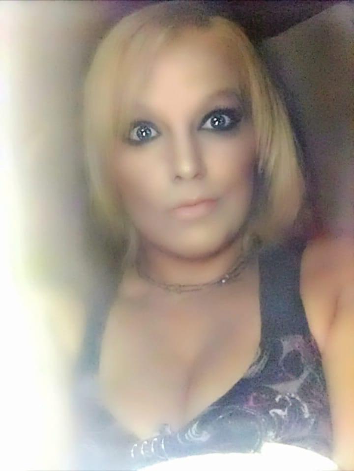 22P Nice blonde mom
