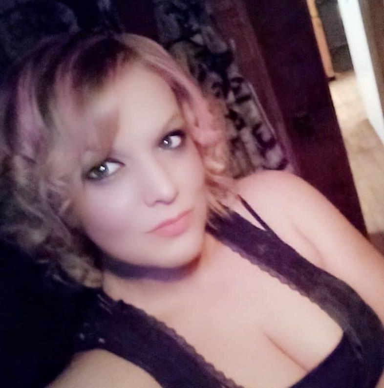 22P Nice blonde mom