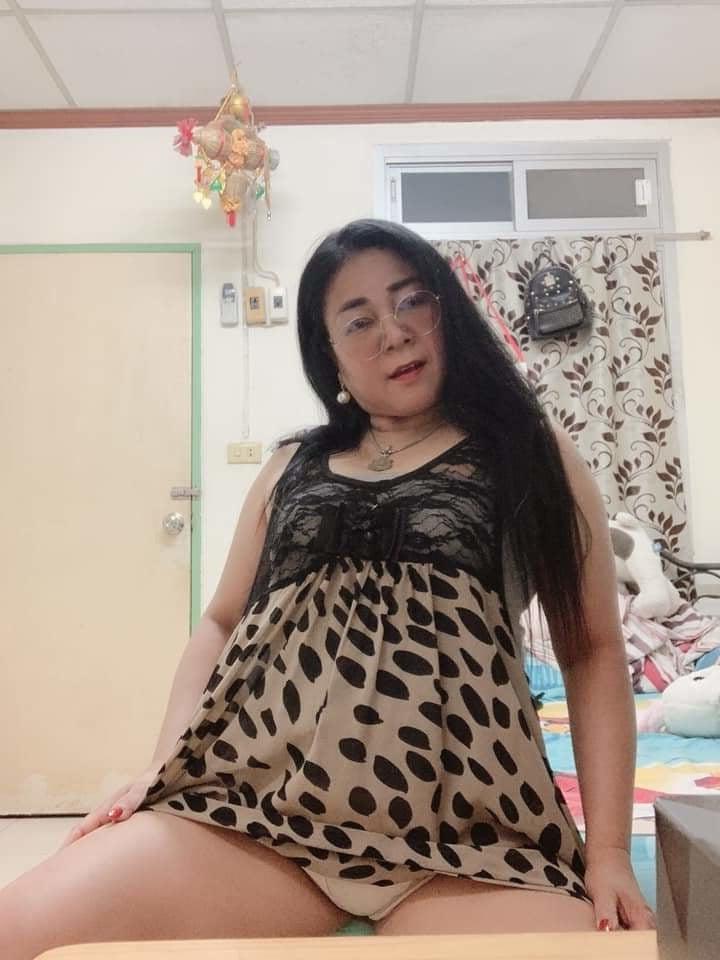 23P Sexy mom