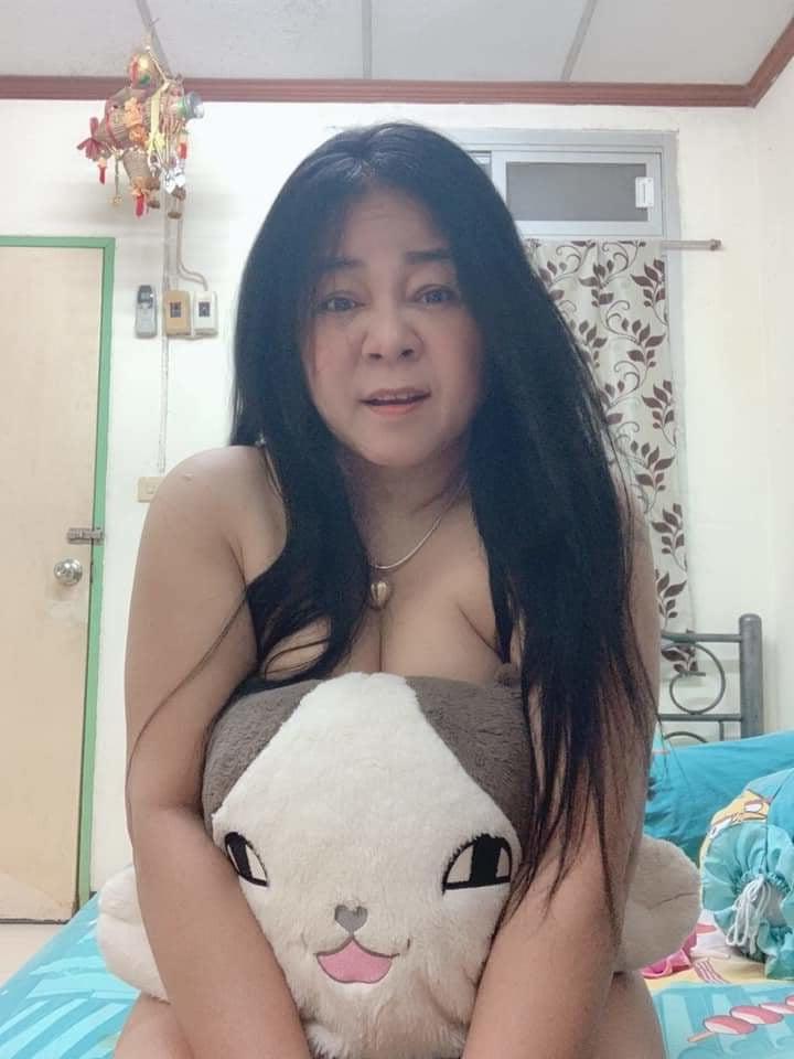 23P Sexy mom