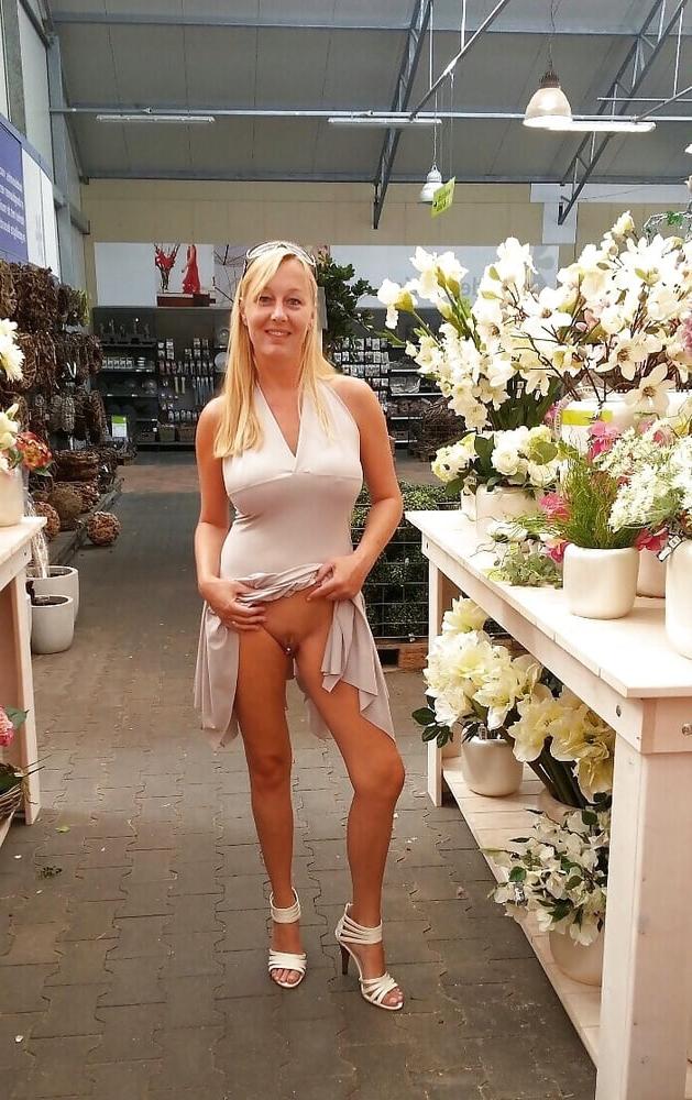 10P Store Whores 035