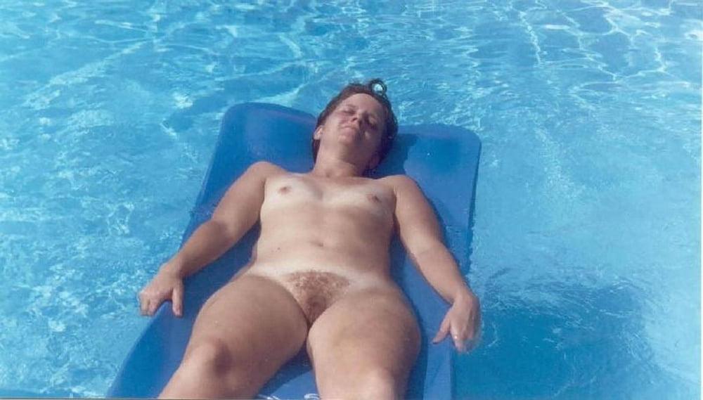 25P Swinger Pool Party #71