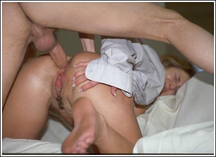 7P Mature blonde don't seem to enjoy anal much
