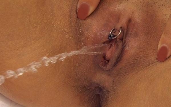 25P More piss pussy close-ups