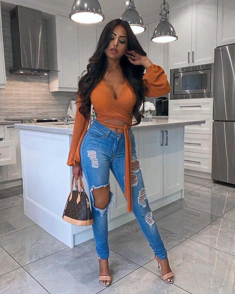 25P Aneeqa Farid sexy bimbo slut big boobs great ass &amp; DSL