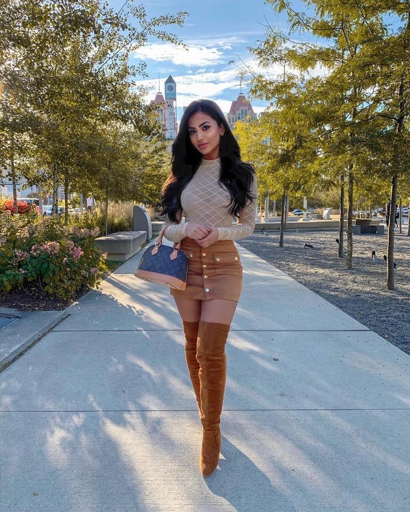 25P Aneeqa Farid sexy bimbo slut big boobs great ass &amp; DSL
