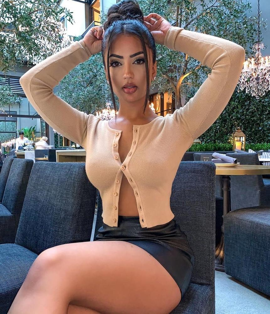 25P Aneeqa Farid sexy bimbo slut big boobs great ass &amp; DSL