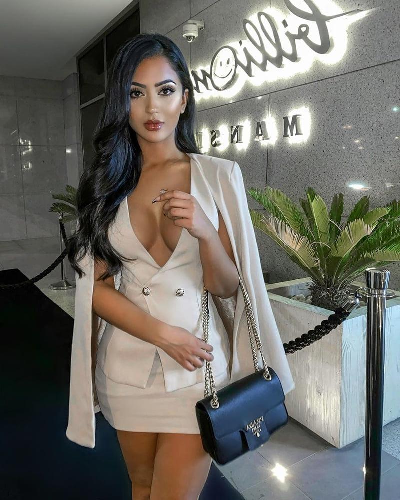 25P Aneeqa Farid sexy bimbo slut big boobs great ass &amp; DSL
