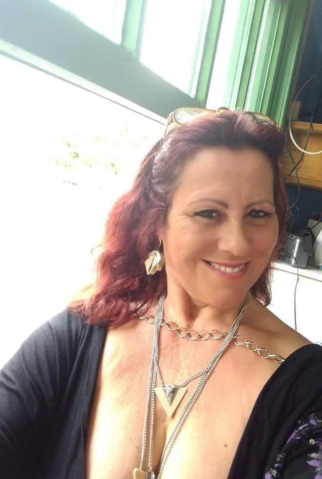 25P MATURE WOMAN