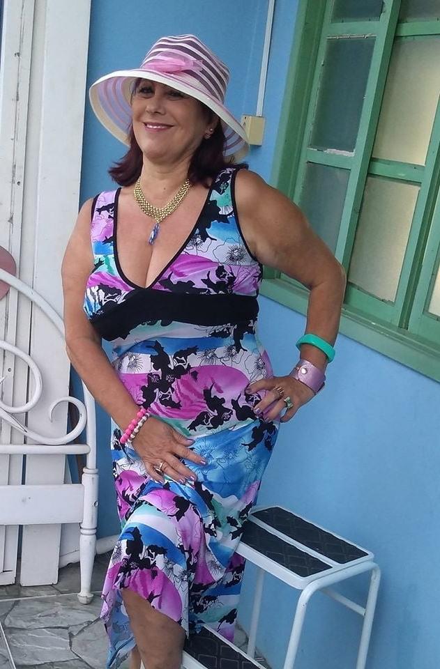 25P MATURE WOMAN