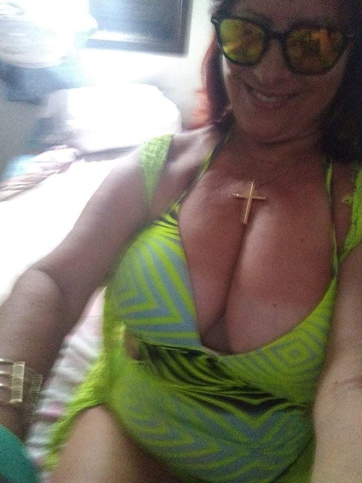 25P MATURE WOMAN