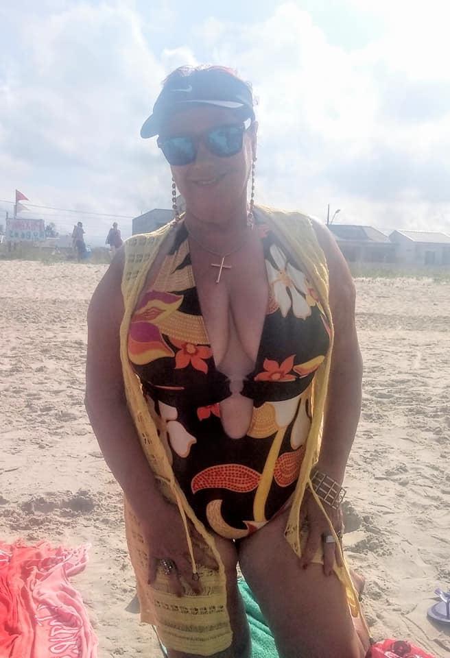 25P MATURE WOMAN