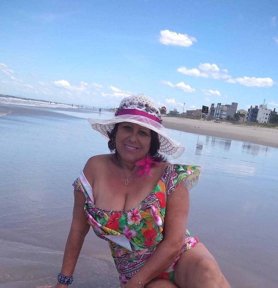 25P MATURE WOMAN