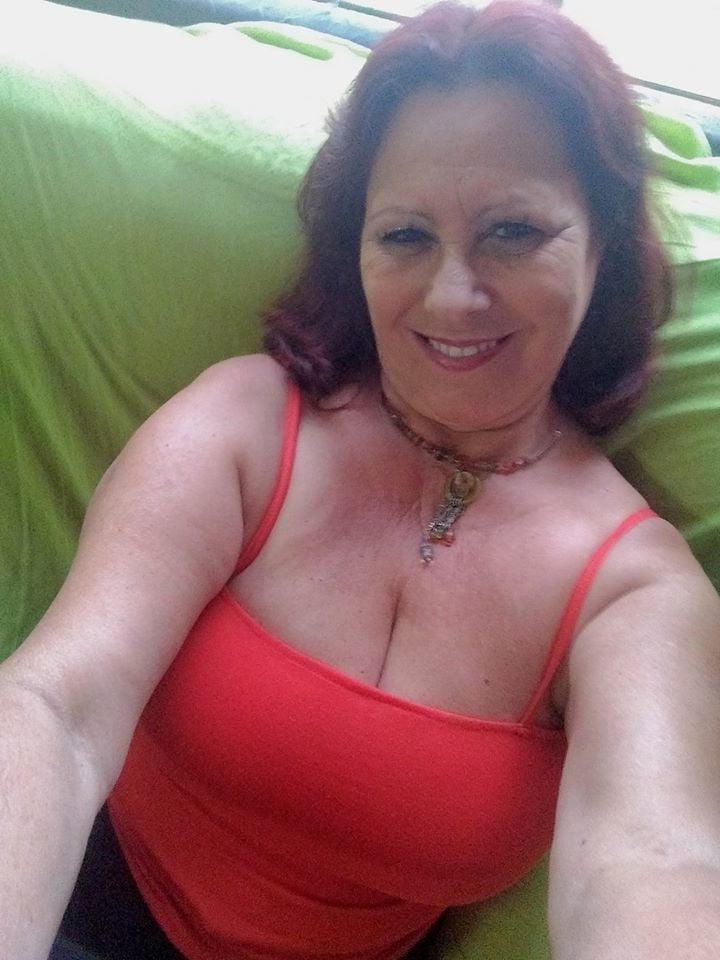 25P MATURE WOMAN