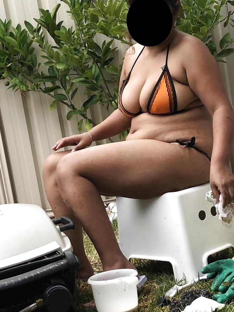 19P Policz fatty hot mom walking in bikini n panty