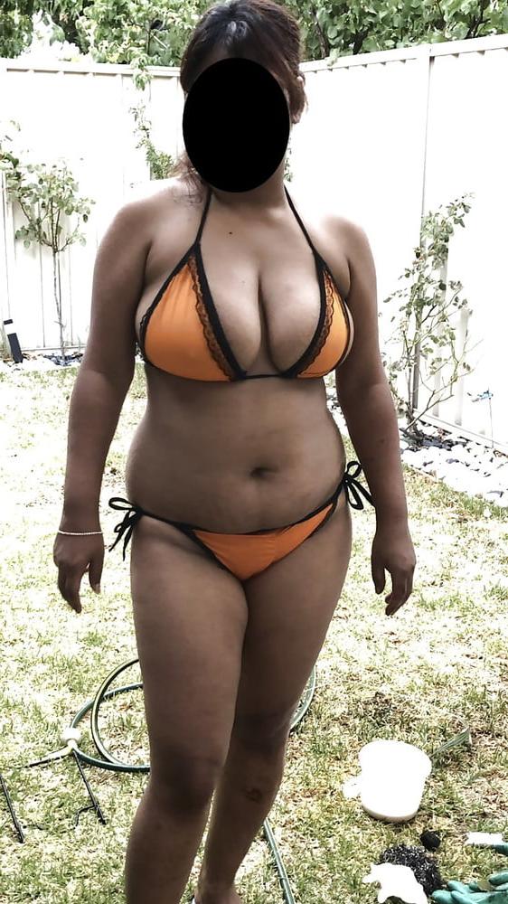 19P Policz fatty hot mom walking in bikini n panty