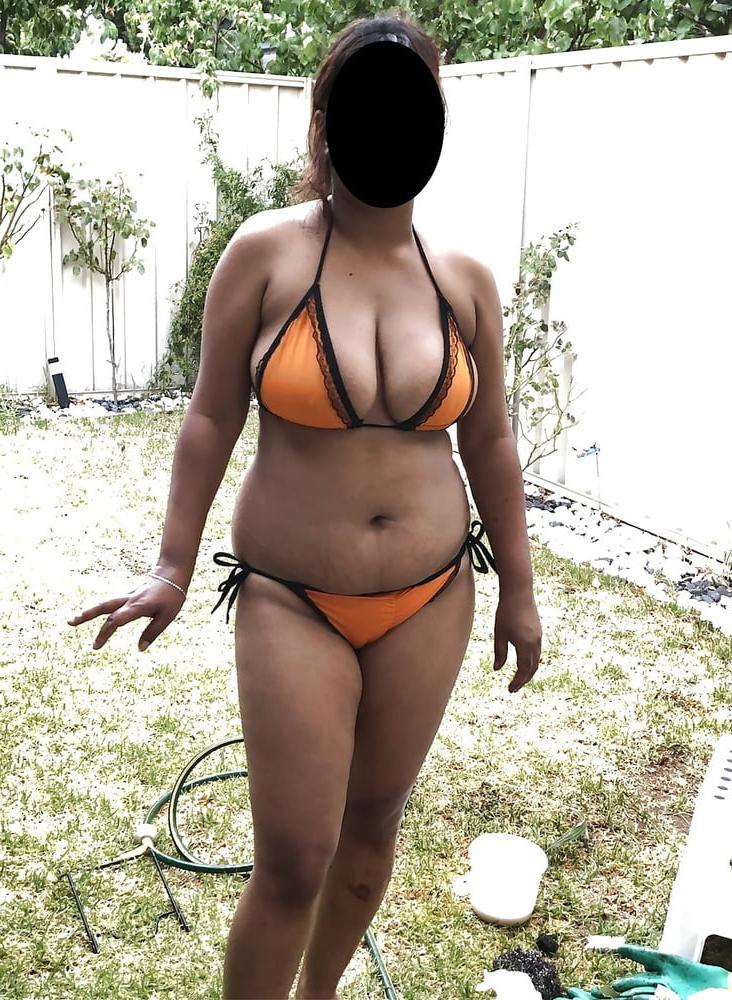 19P Policz fatty hot mom walking in bikini n panty