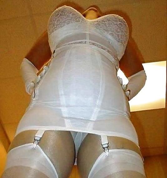 25P World Erotic Tops