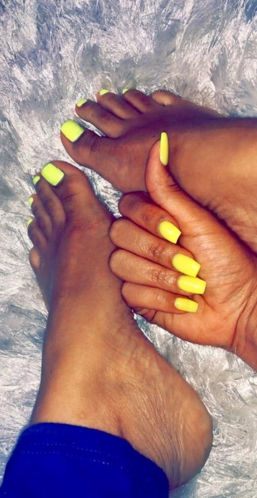 11P KIYA LESLIE.... THICK EBONY BOOTY