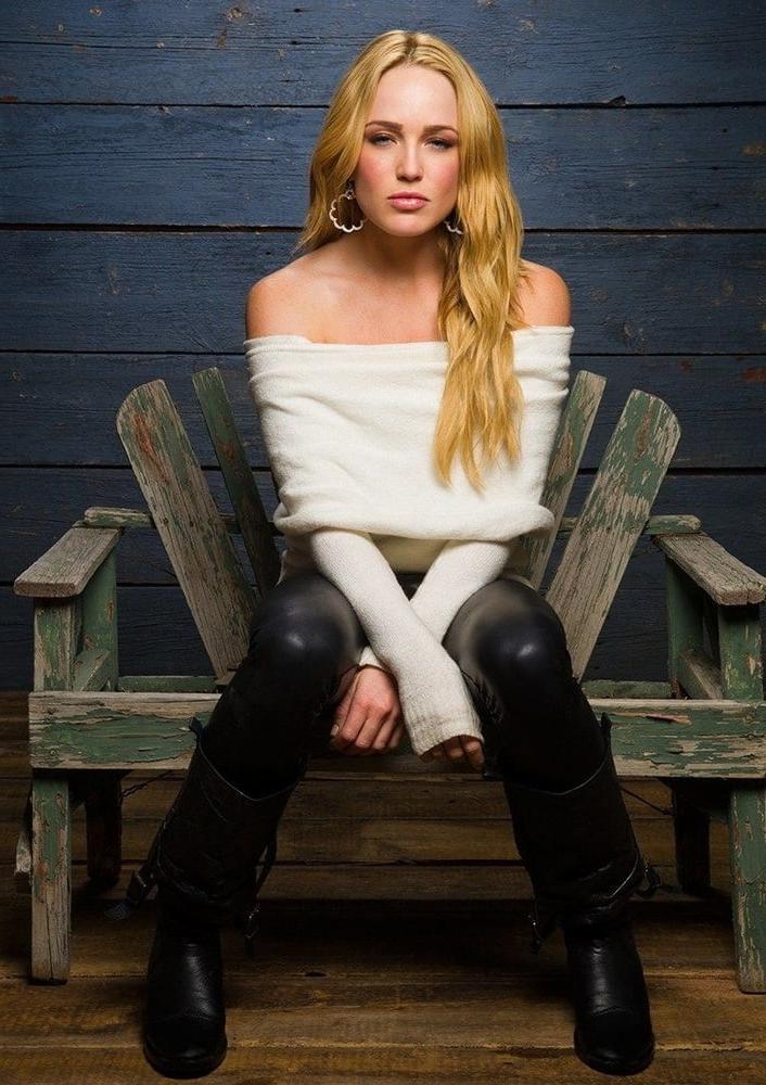 25P Caity Lotz Cum Target