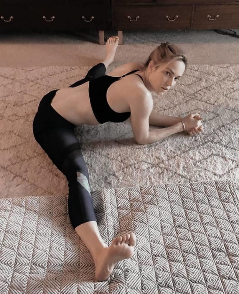 25P Caity Lotz Cum Target