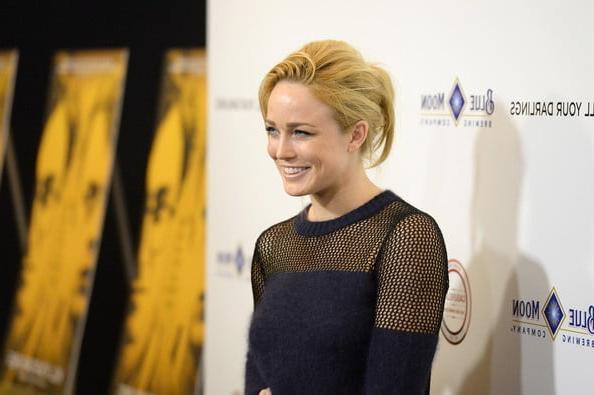 25P Caity Lotz Cum Target