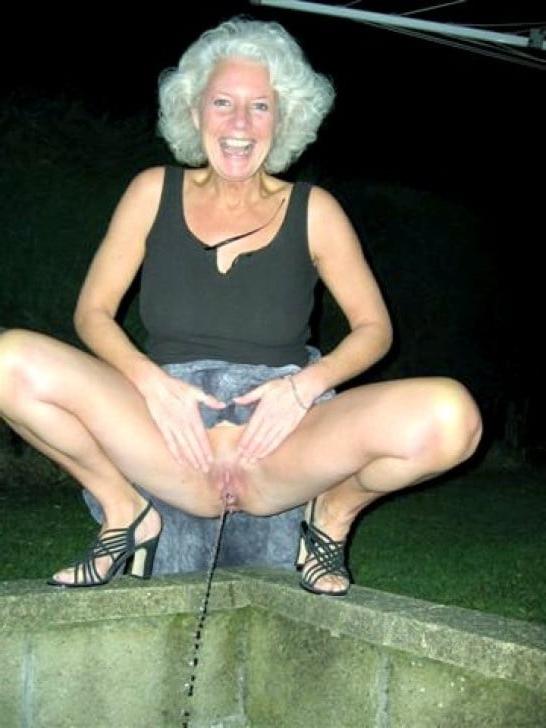 25P Mom has to pee...
