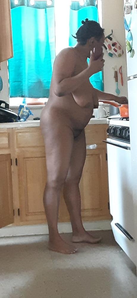 25P BUSTY BLACK MOM ASS AND TITTIES