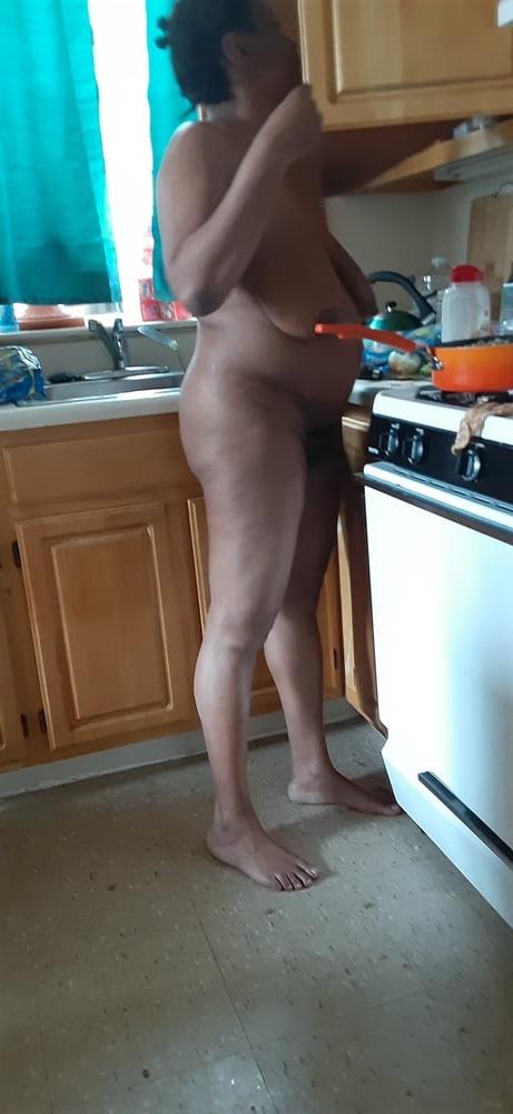25P BUSTY BLACK MOM ASS AND TITTIES