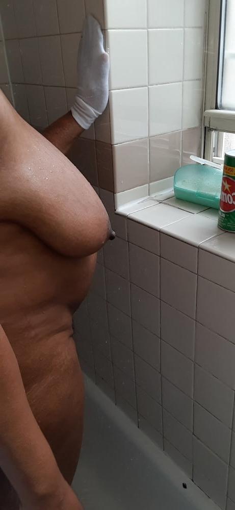 25P BUSTY BLACK MOM ASS AND TITTIES