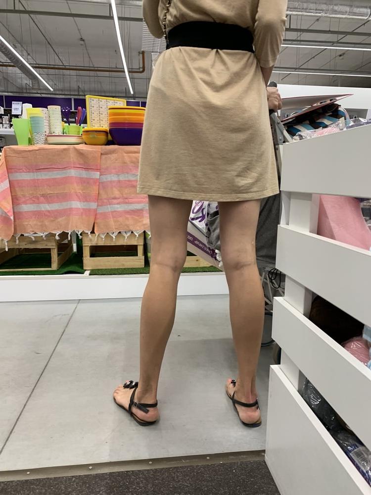 25P Hot Milf Skinny mom upskirt
