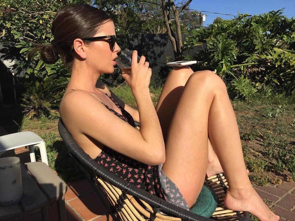 25P Slut Shelley Hennig - Where would you cum on her