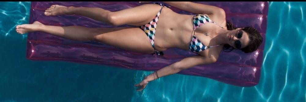 25P Slut Shelley Hennig - Where would you cum on her