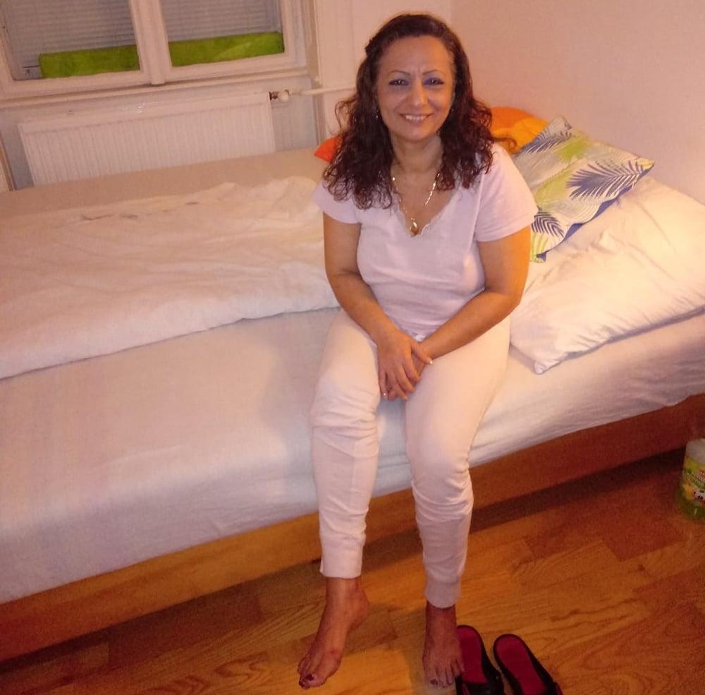 25P HUN-MAGYAR GYPSY SEXY MILF 75 MOM AT DAY WHORE AT NIGHT