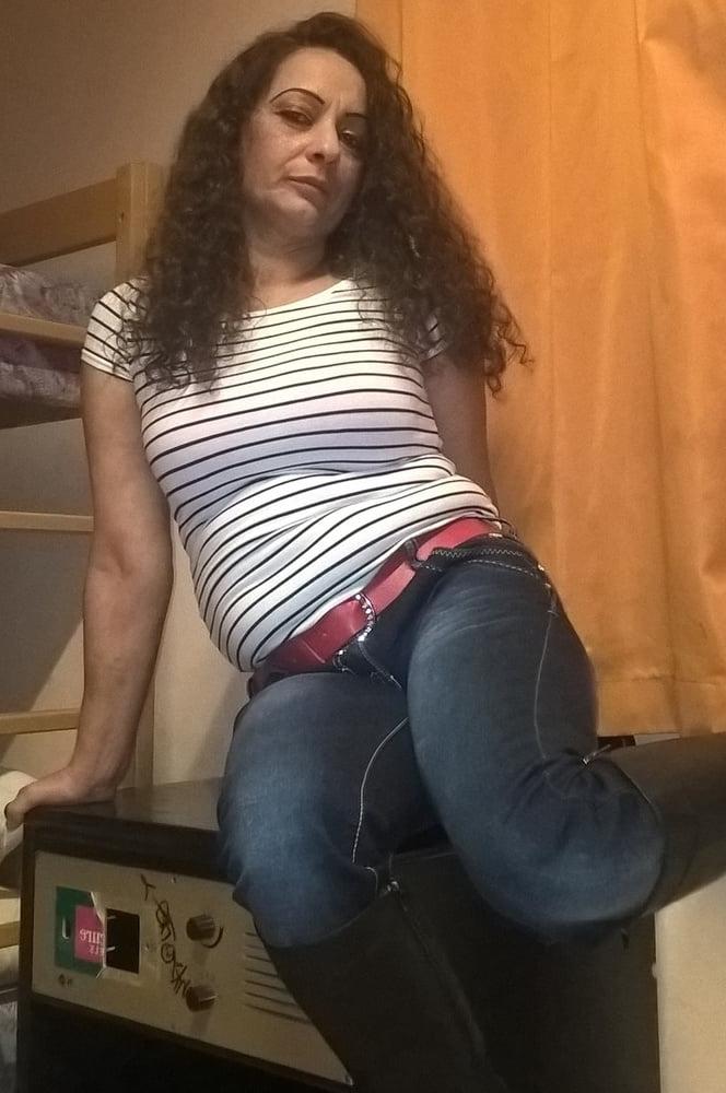25P HUN-MAGYAR GYPSY SEXY MILF 75 MOM AT DAY WHORE AT NIGHT