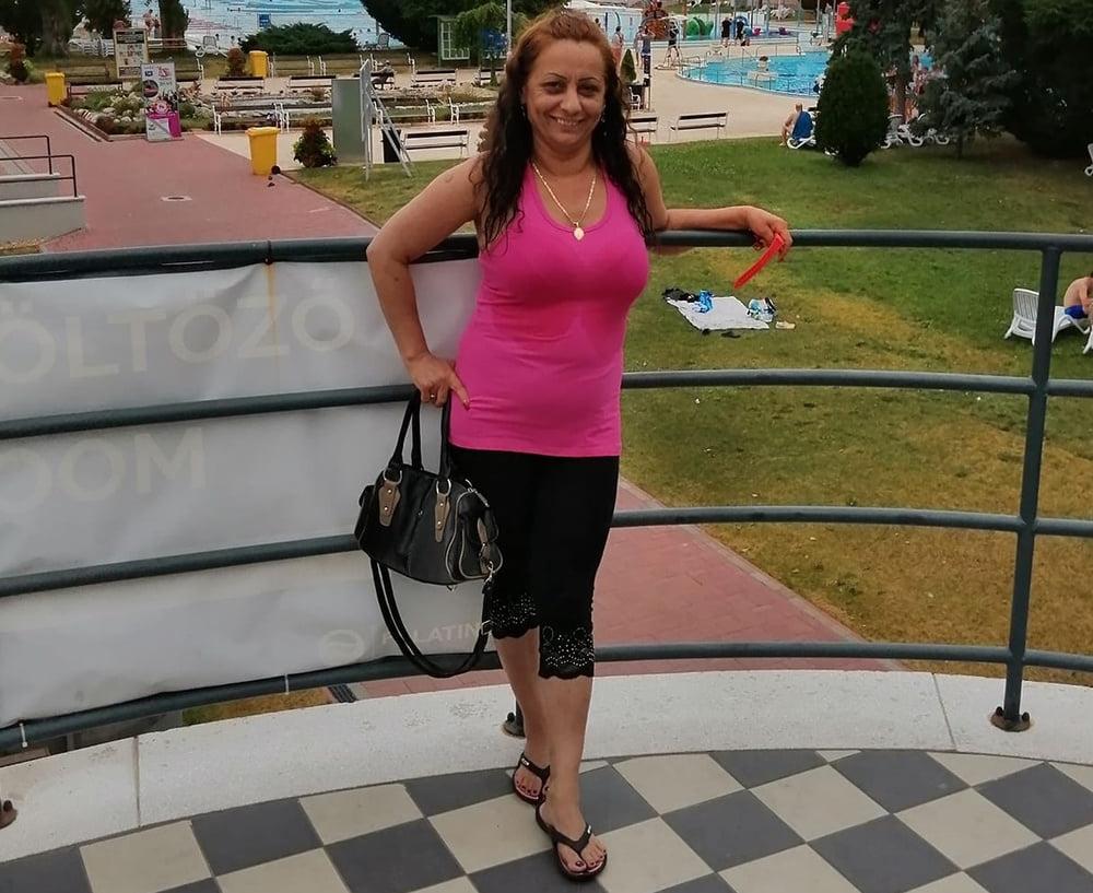 25P HUN-MAGYAR GYPSY SEXY MILF 75 MOM AT DAY WHORE AT NIGHT