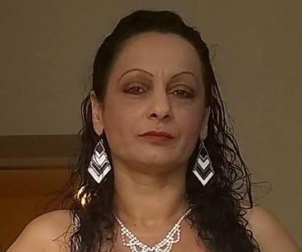 25P HUN-MAGYAR GYPSY SEXY MILF 75 MOM AT DAY WHORE AT NIGHT
