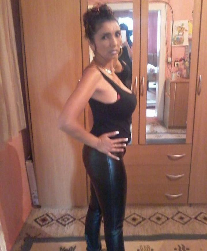 25P ROU ROMANIAN GYPSY MILFS 69 THE HOTTEST GYPSY MOM EVER