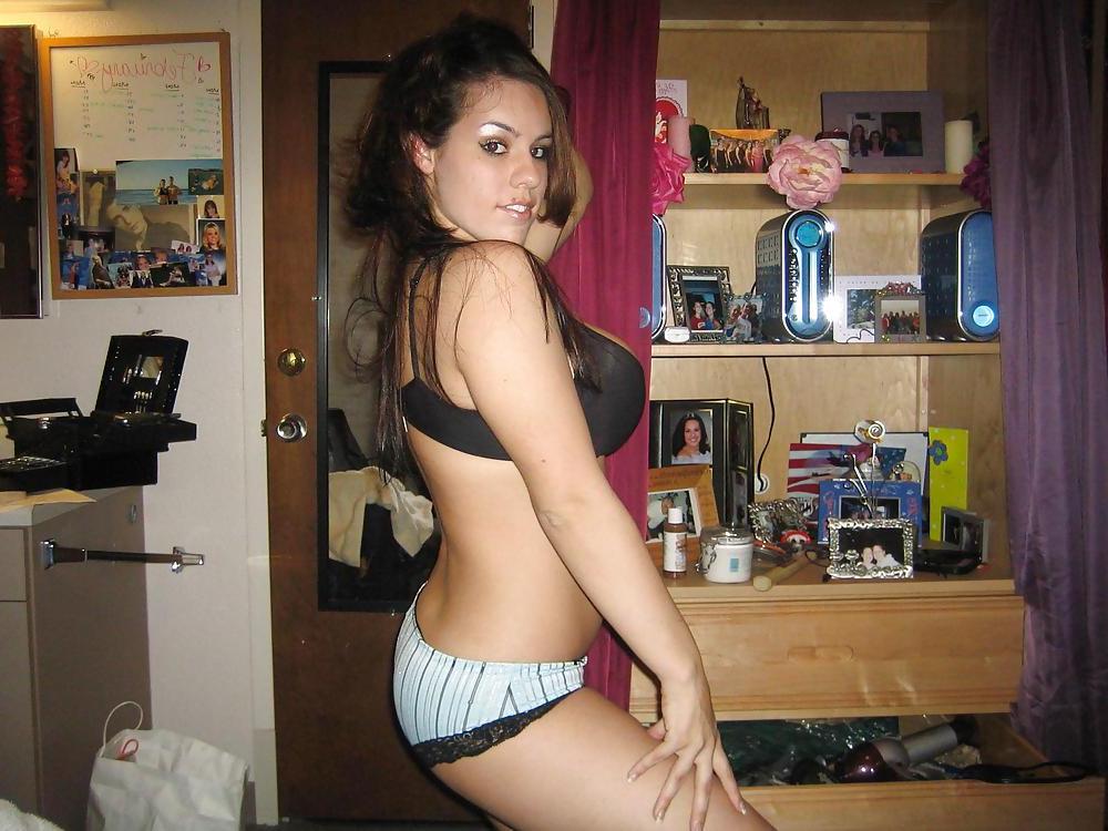 25P TEEN WITH BIG BOOBS POSES
