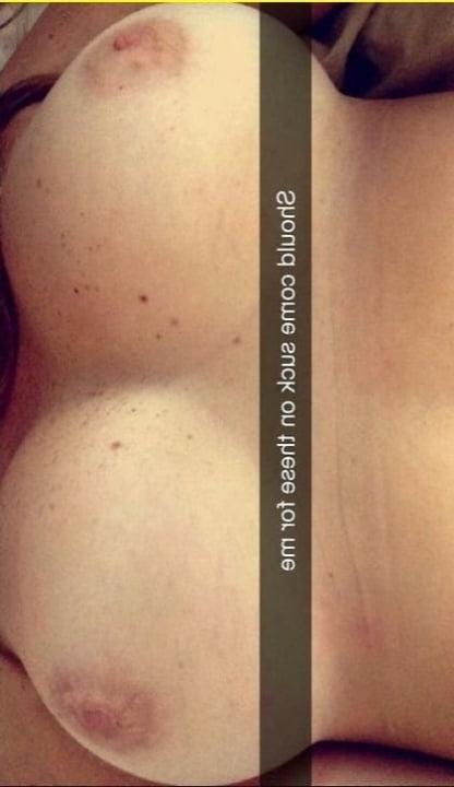 25P That's what she posted 26 (Selfie in English)