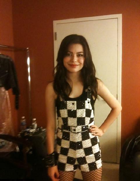 25P Miranda Cosgrove