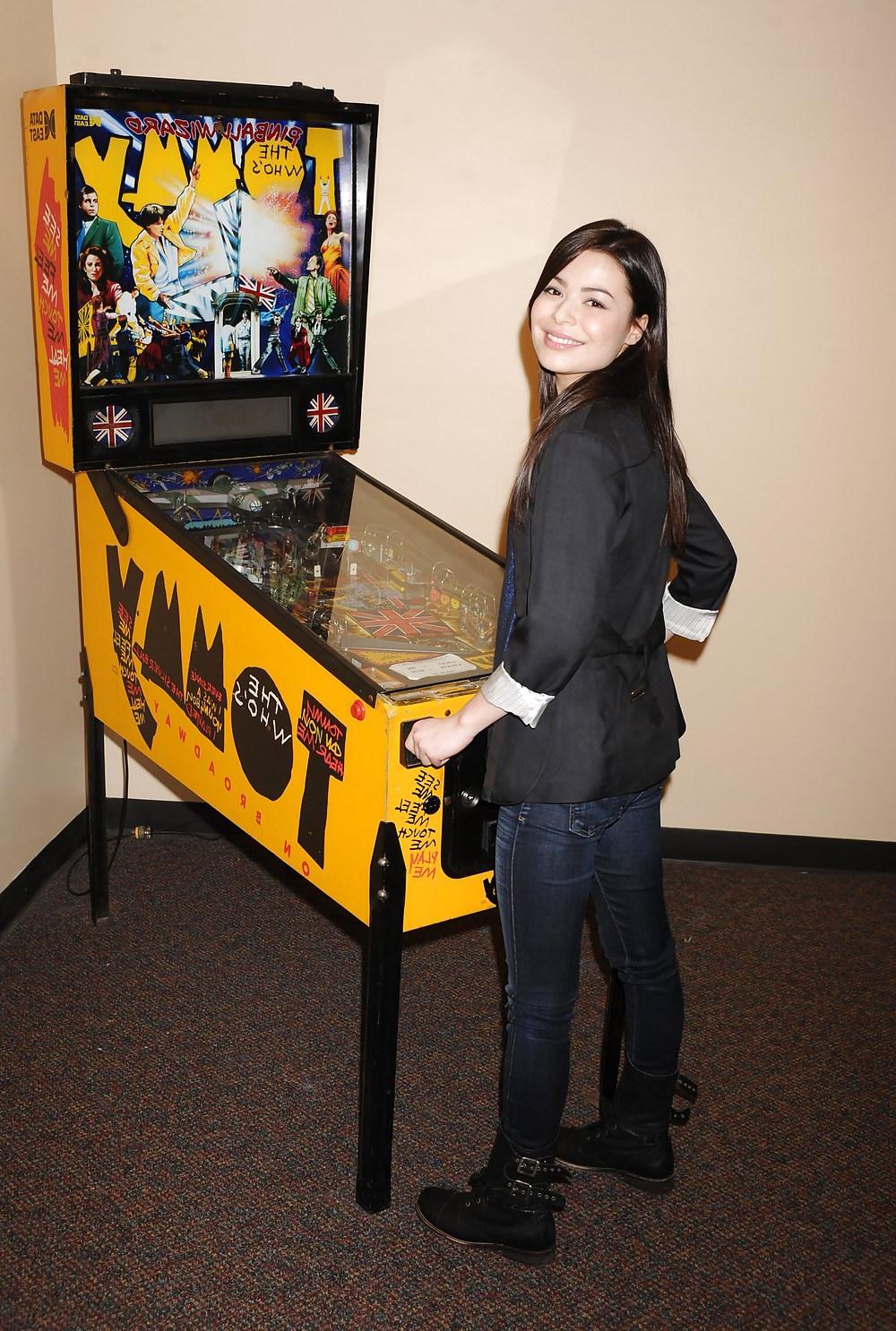 25P Miranda Cosgrove