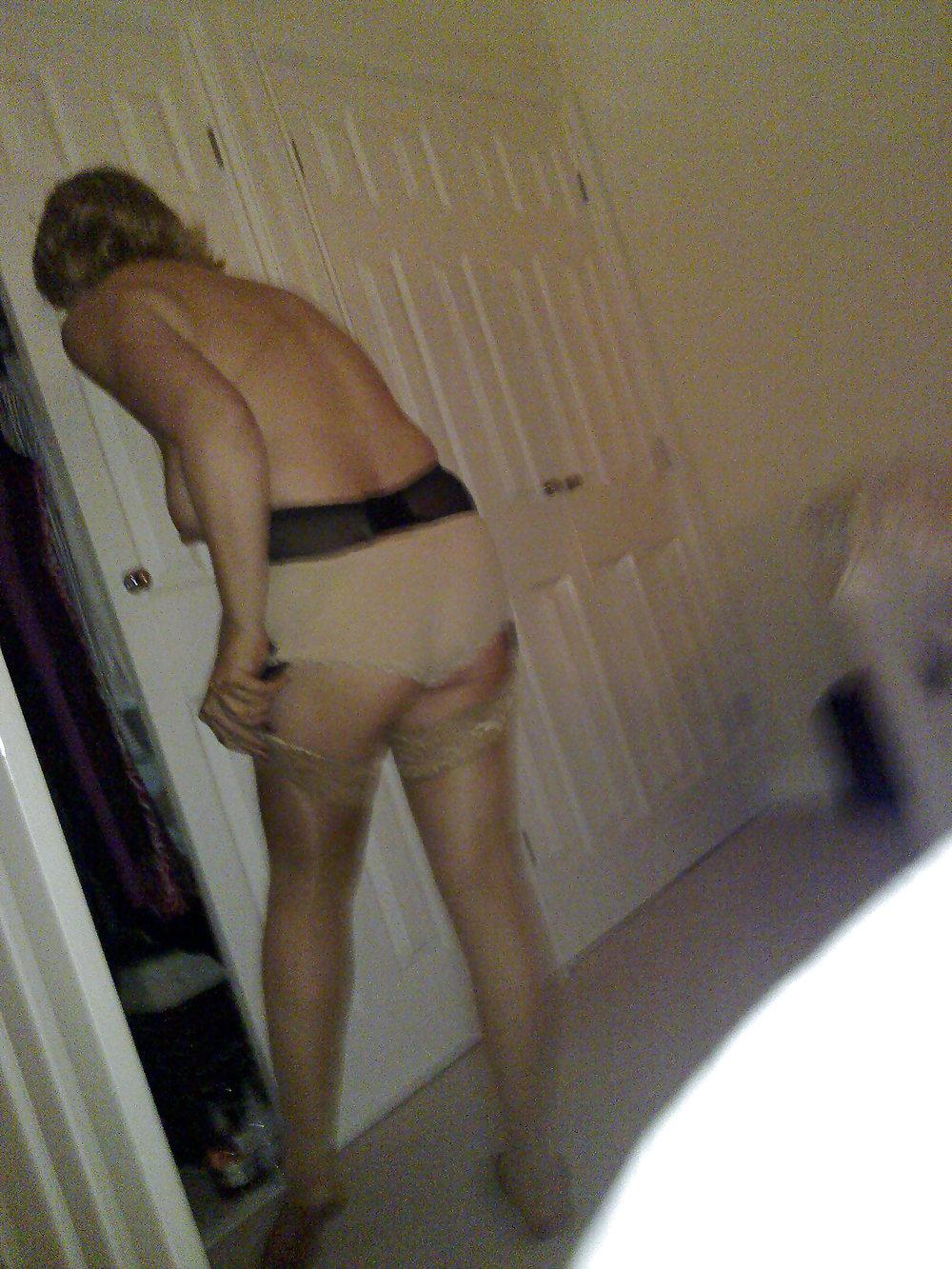 25P Mature Jane in Stockings