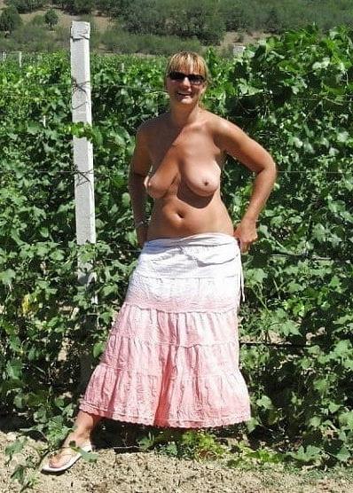 23P mature Ladies Outdoors 1106