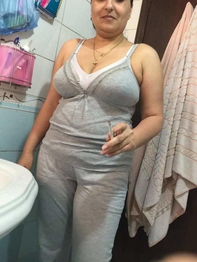 25P Sexy mom