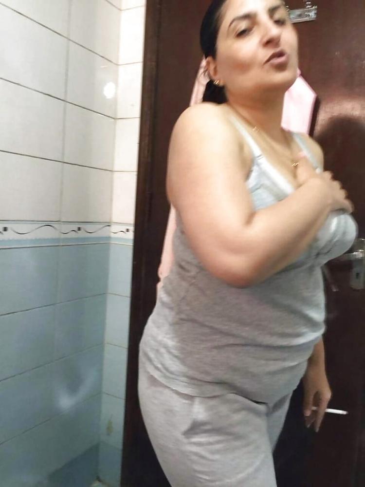 25P Sexy mom