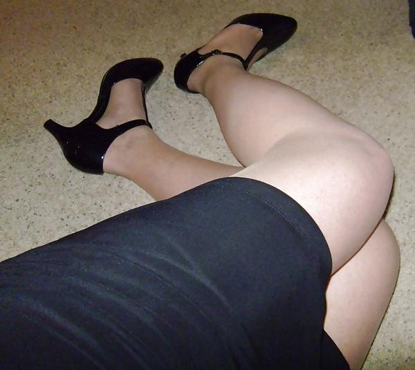 21P CrossDresser - Here are my legs!