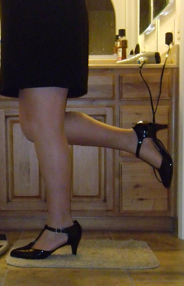 21P CrossDresser - Here are my legs!